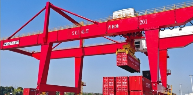丹陽(yáng)港，鎮(zhèn)江最大的內(nèi)河集裝箱碼頭